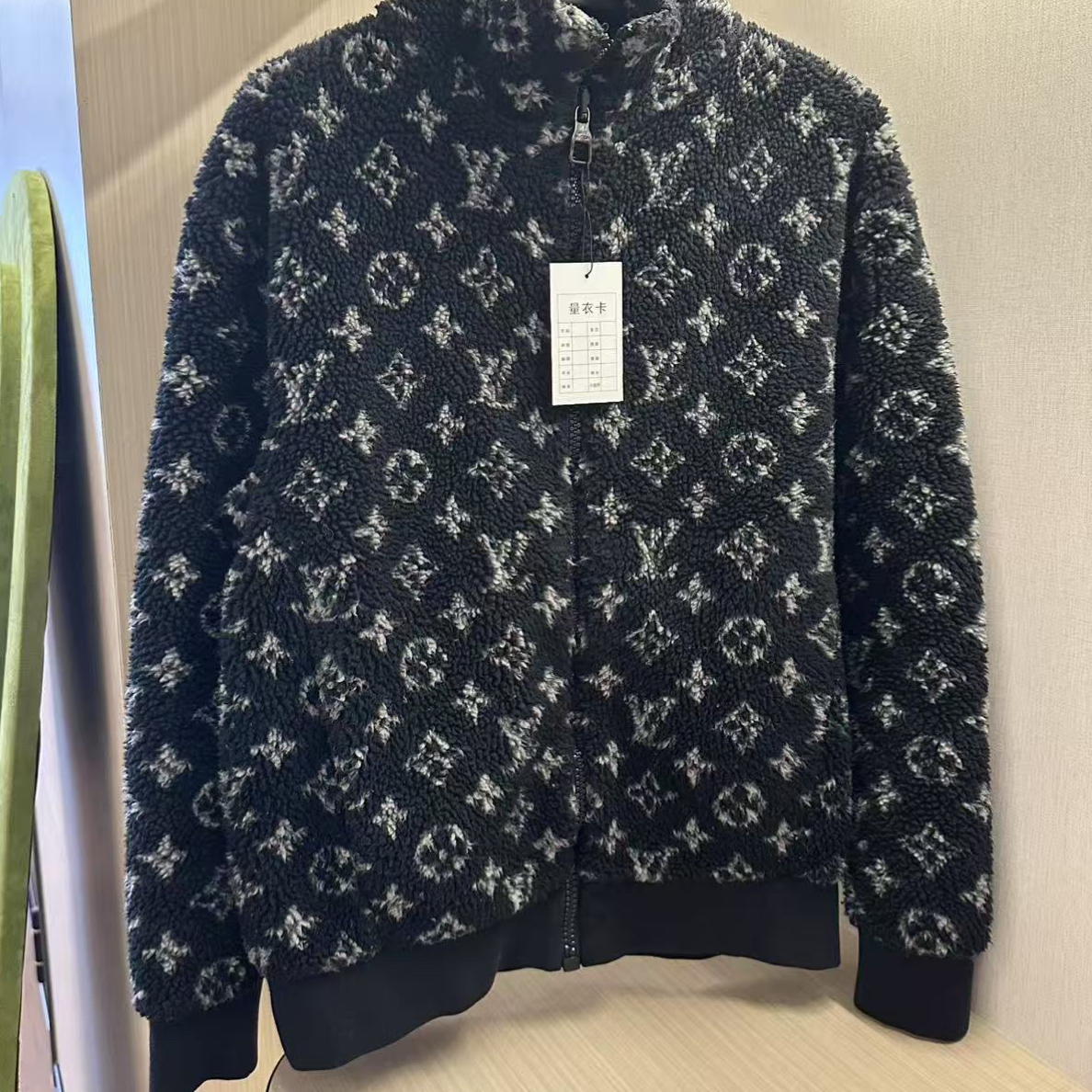 95新 LouisVuitton/路易威登 LV摇粒绒黑色满印外套/xs码