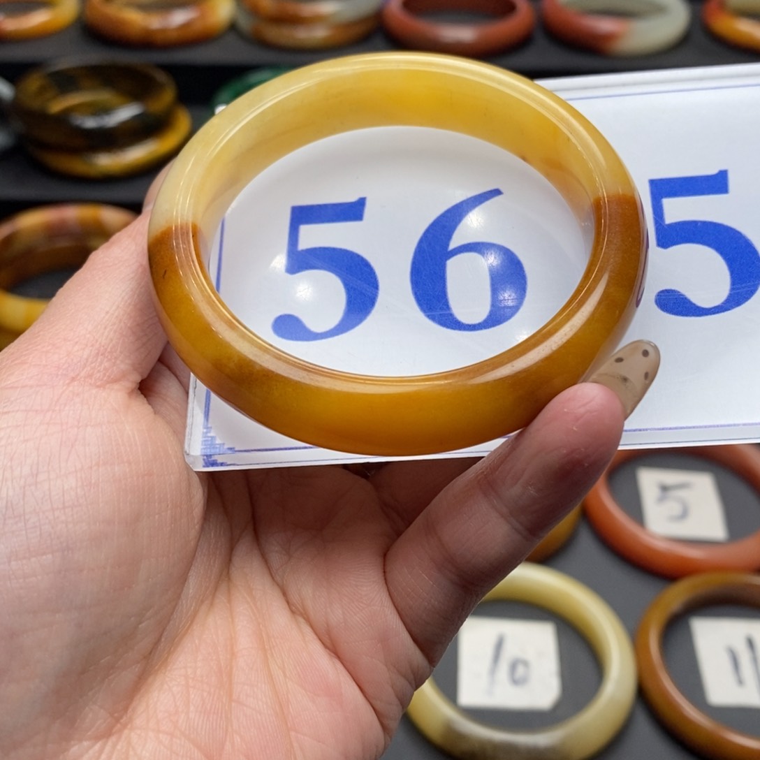 石英质玉（黄龙玉）手镯未镶嵌