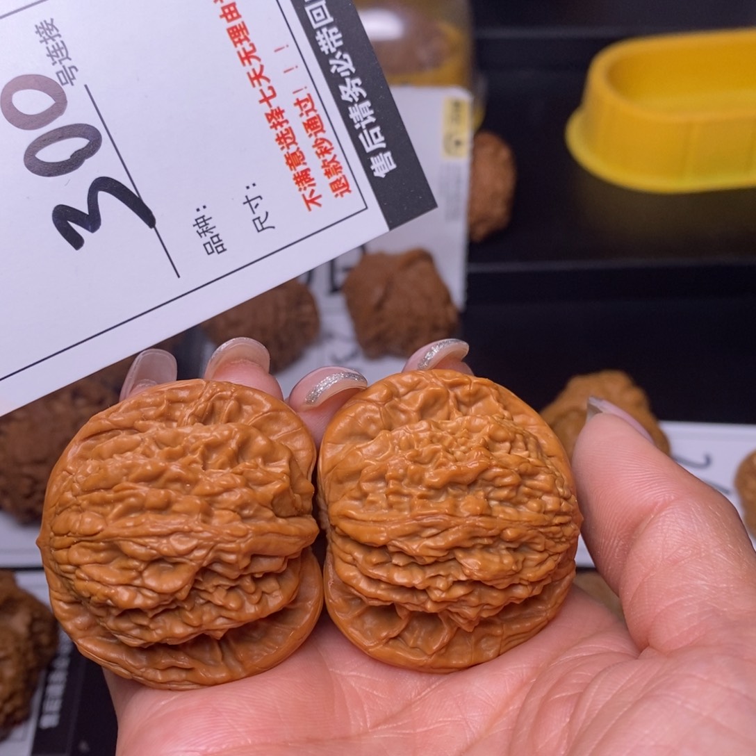 文玩核桃吊坠300虎头42