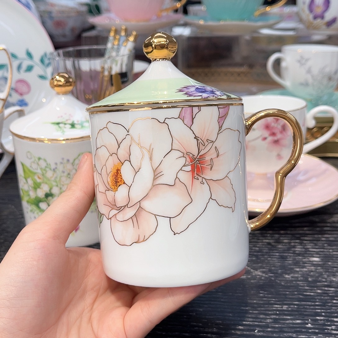 骨瓷带盖马克杯—————————-