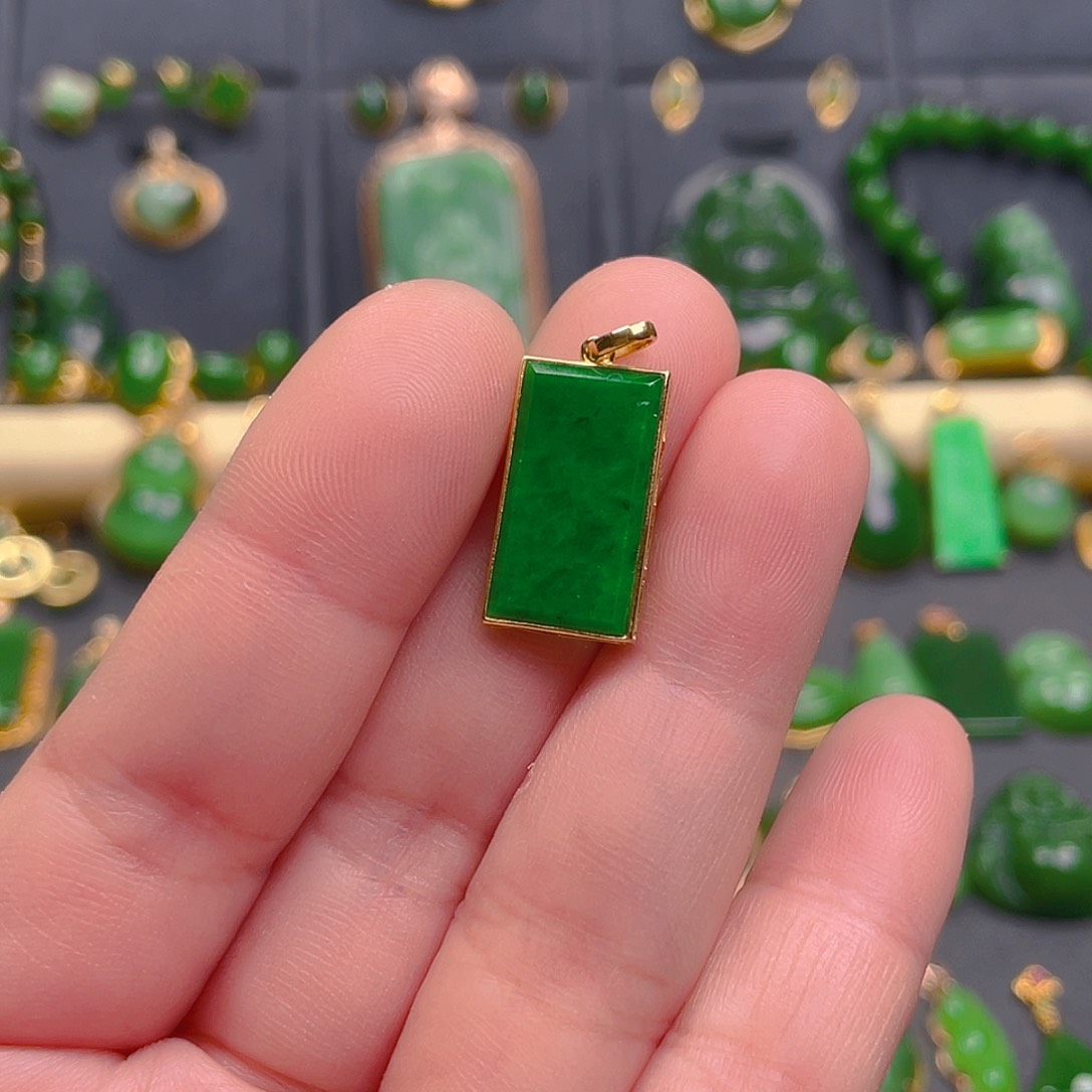 翡翠吊坠(赠链)18K金镶嵌全****仔1380