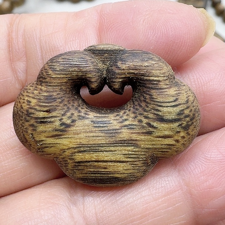 沉香沉香碎屑平安锁一个1.8克