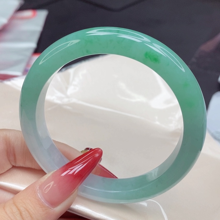 翡翠手镯未镶嵌57圈