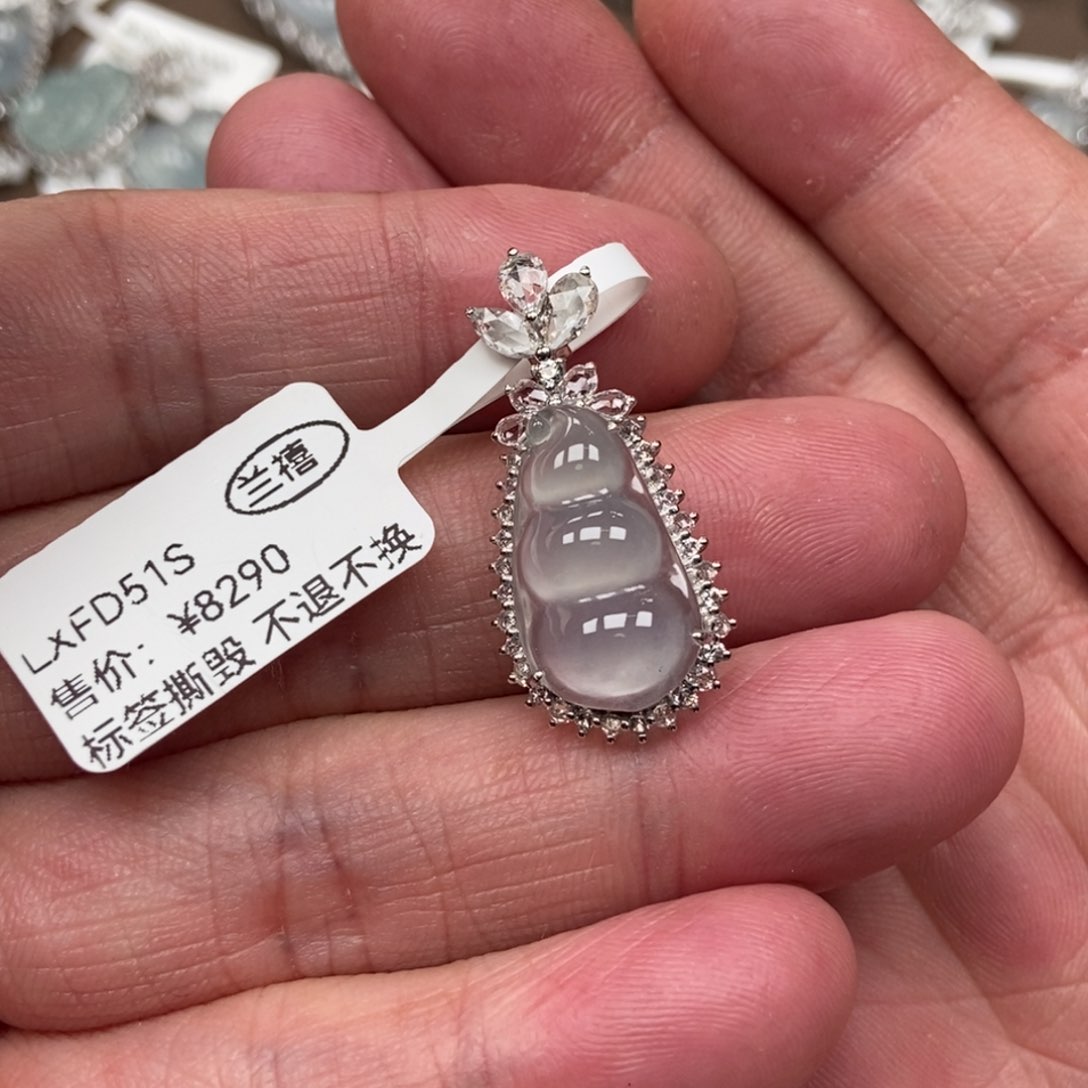 翡翠18K金镶嵌吊坠(不含链)豆子