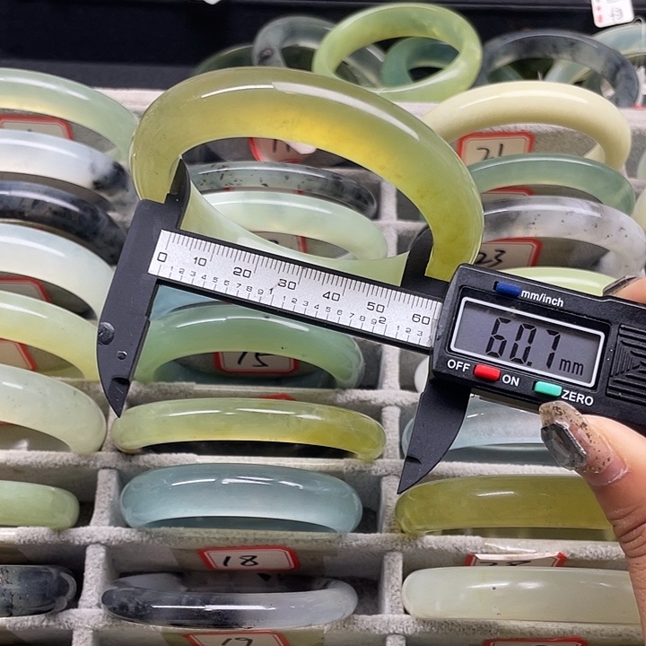 蛇纹石玉未镶嵌手镯36