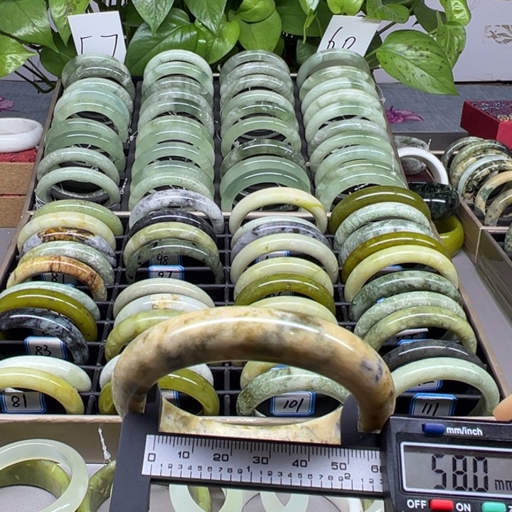 蛇纹石玉未镶嵌手镯96
