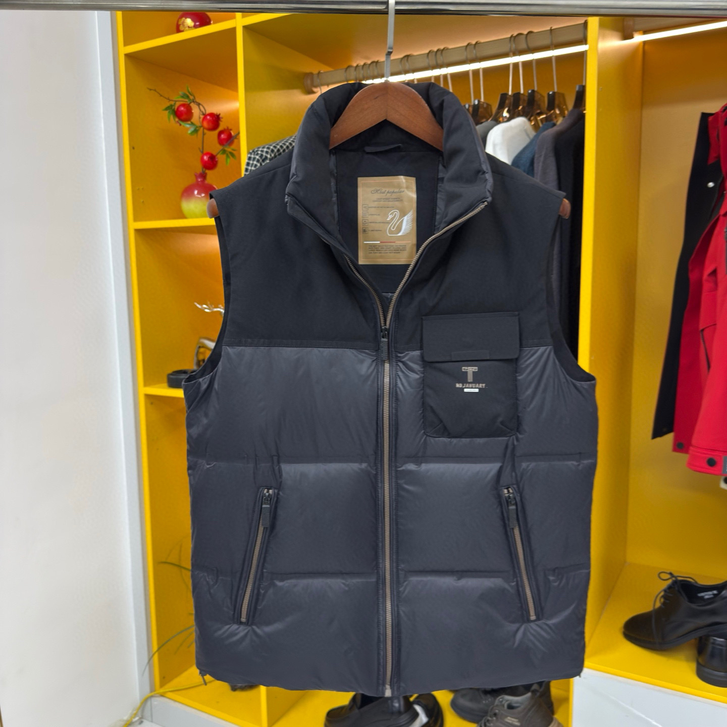 W887男士冬装羽绒马甲立领厚实保暖羽绒服背心轻便御寒潮流休闲款