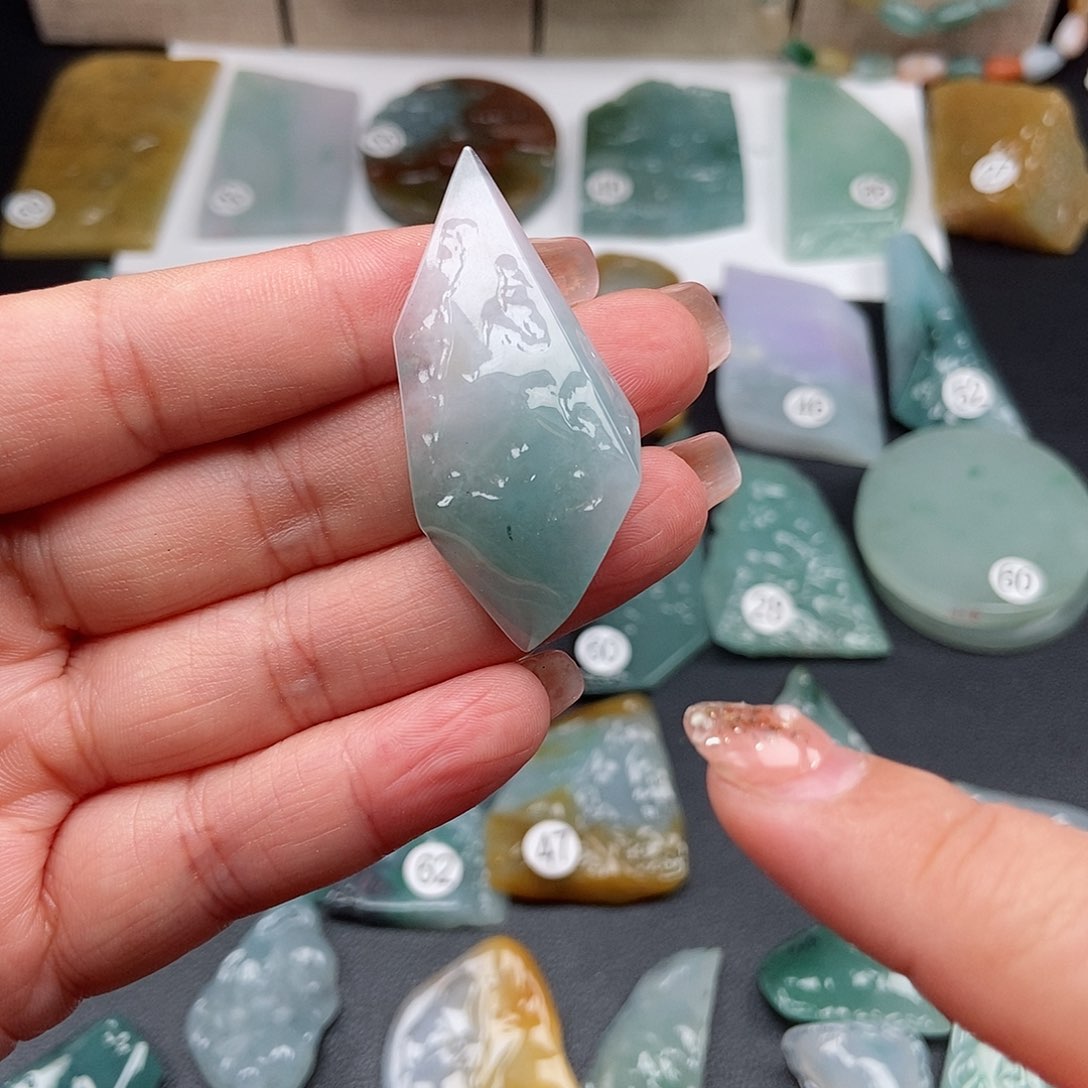 翡翠颈饰未镶嵌翡翠