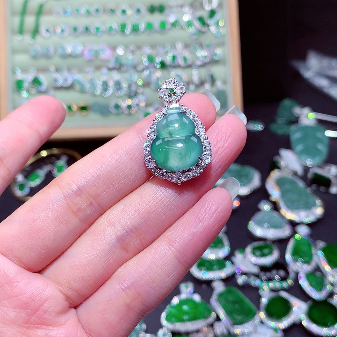 【闪购商品】翡翠吊坠(不含链)未镶嵌