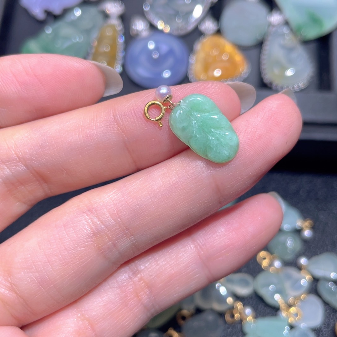 颈饰18K金镶嵌翡翠翡翠