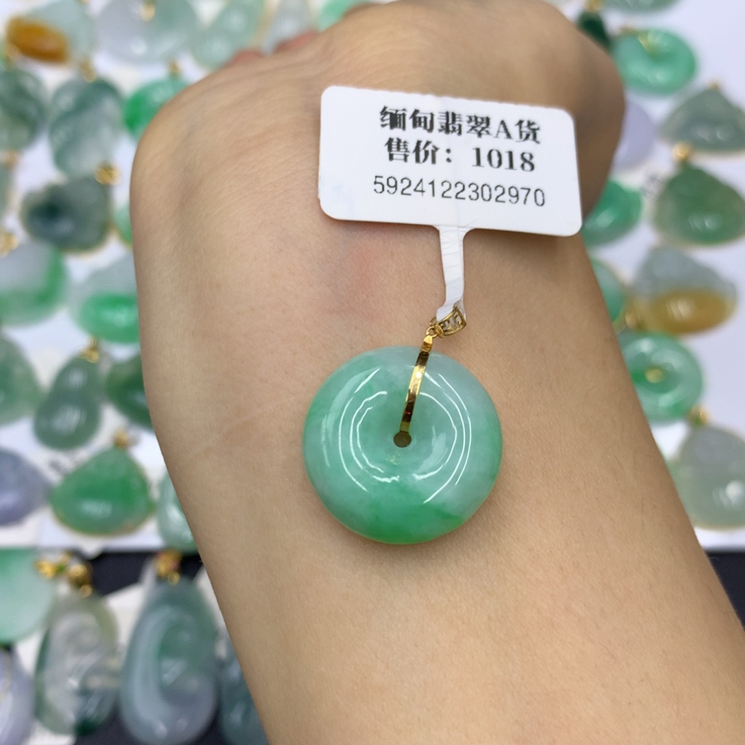 翡翠颈饰18K金镶嵌এ****翡翠