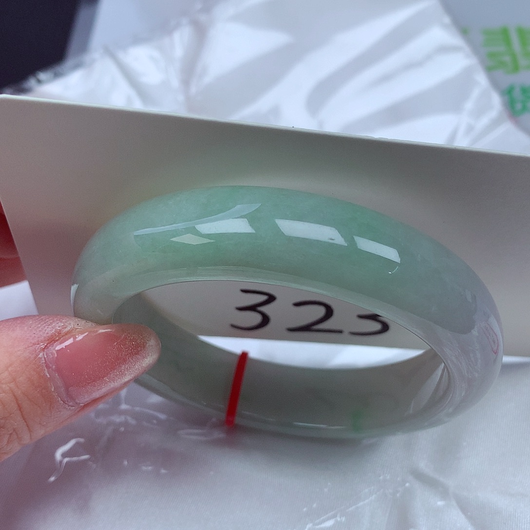 翡翠手镯未镶嵌翡翠