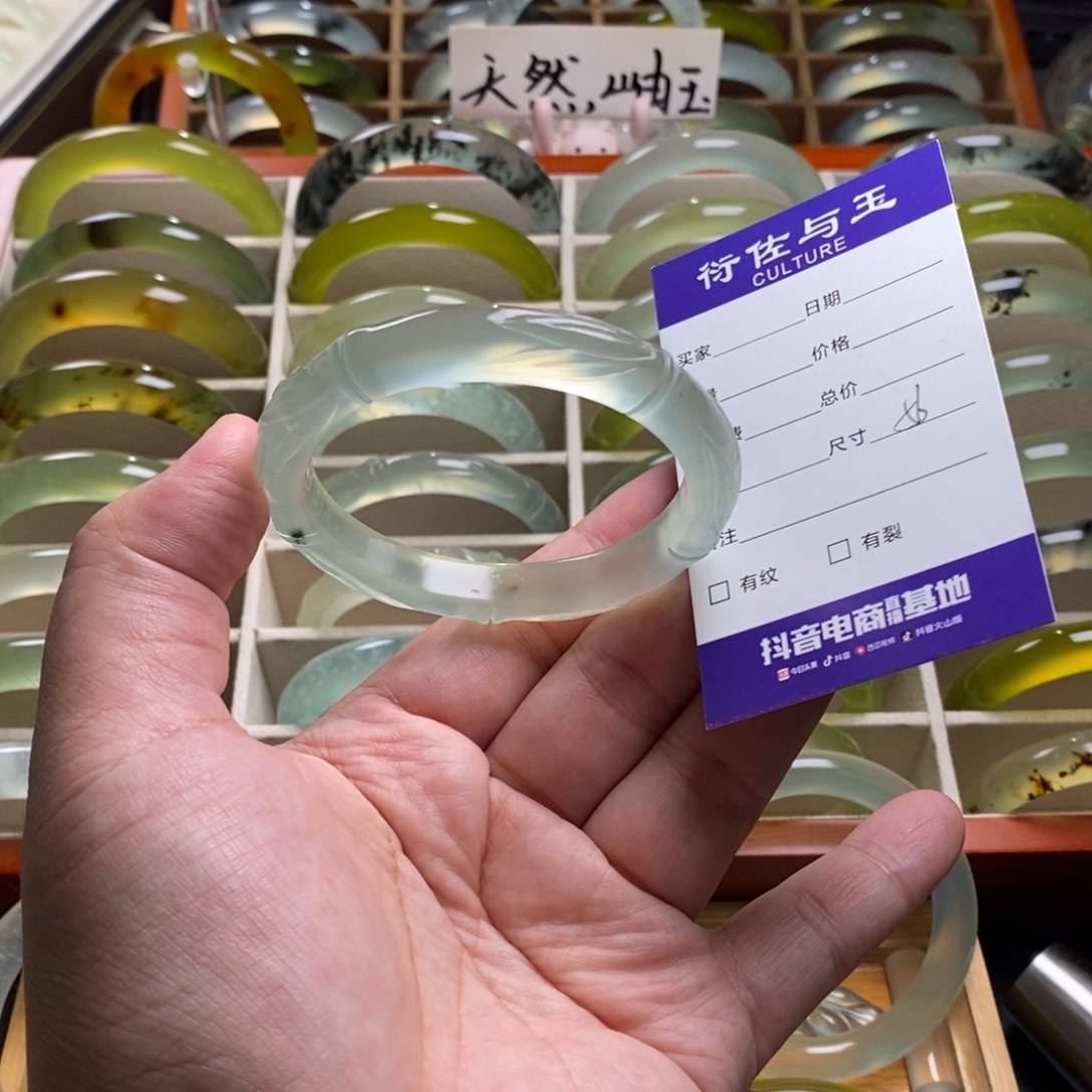 胡****蛇纹石玉未镶嵌手镯