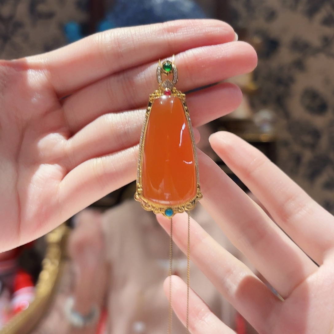 南红玛瑙18K金镶嵌吊坠(赠链)