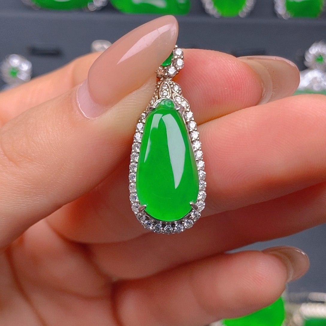 颈饰银S925镶嵌翡翠