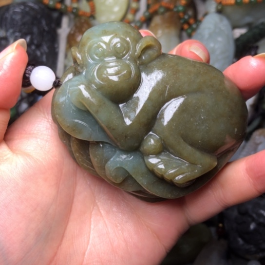 和田玉未镶嵌把件