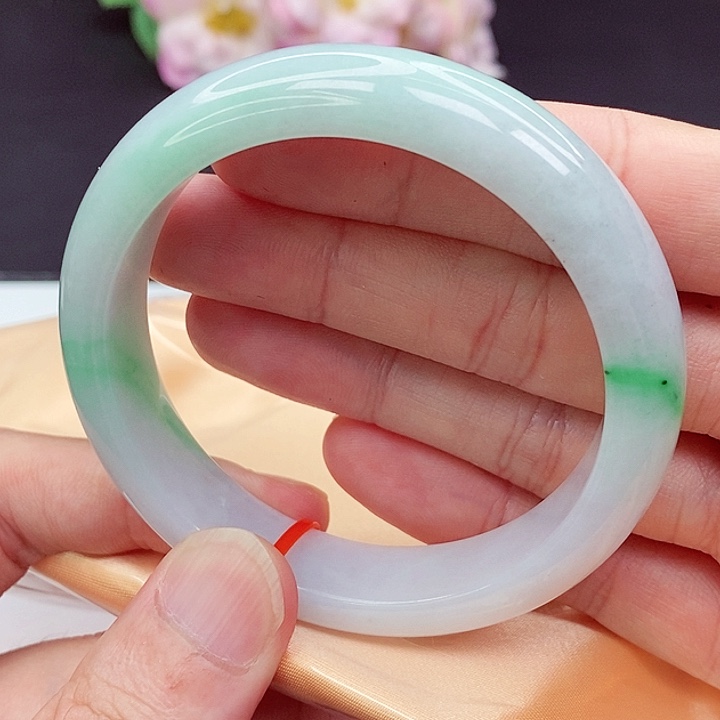 翡翠手镯未镶嵌59圈