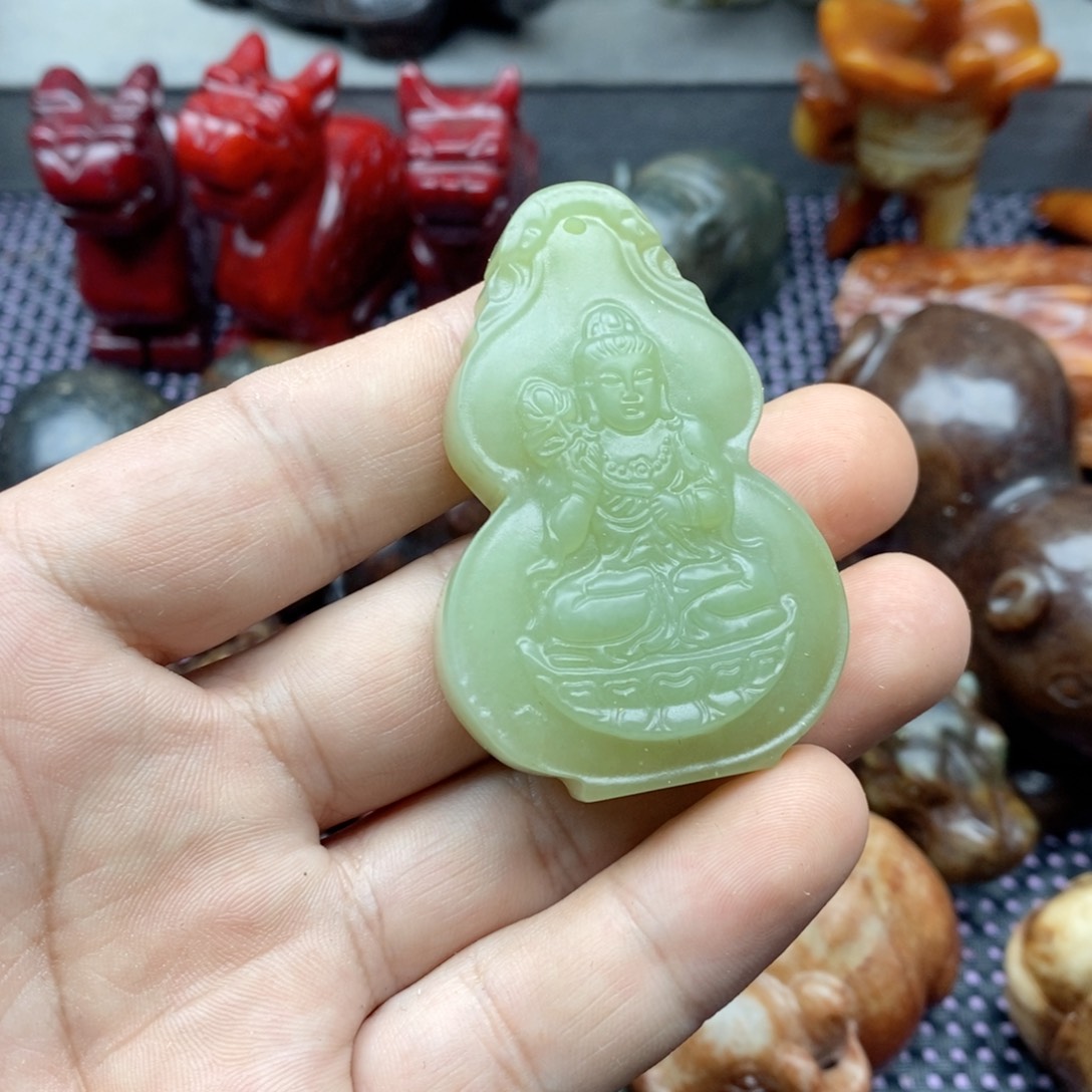 蛇纹石玉未镶嵌颈饰