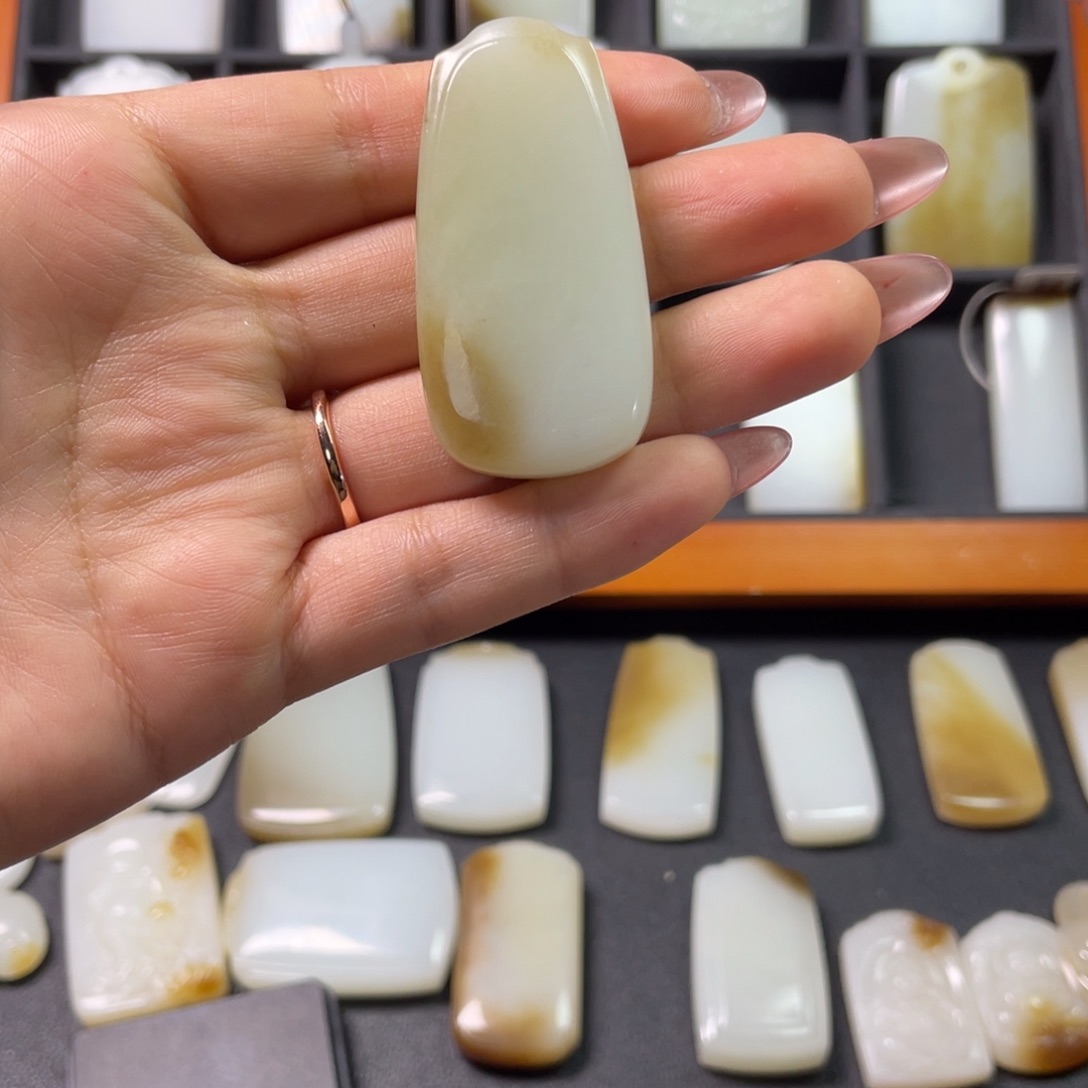 和田玉未镶嵌颈饰