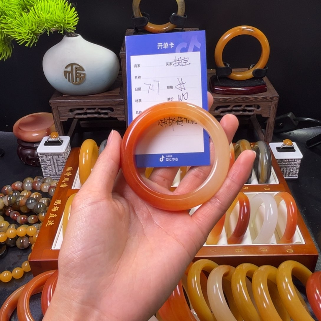 石英质玉手镯未镶嵌甜*