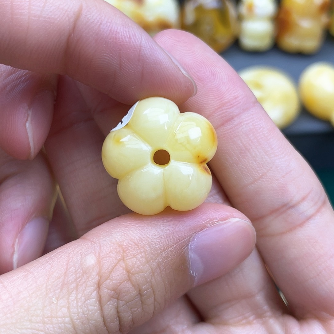 琥珀裸石未镶嵌蜜蜡