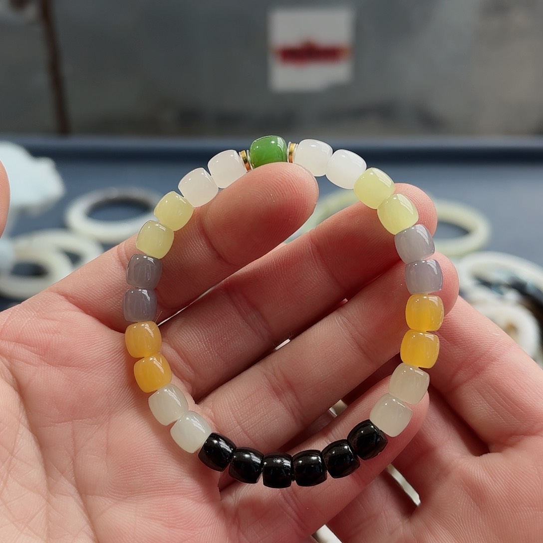 和田玉颈饰未镶嵌