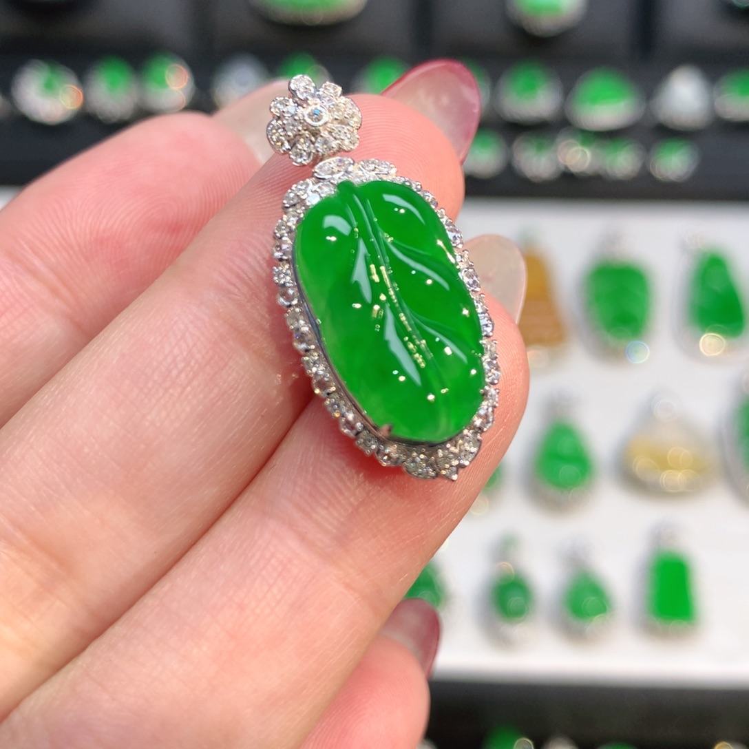 翡翠18K金镶嵌颈饰