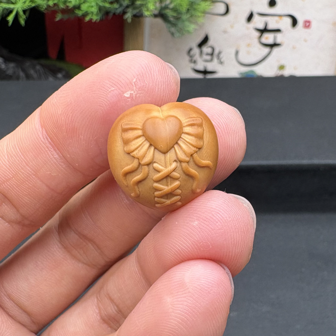 大尺寸猴头核桃雕刻爱心屁桃工艺精美单颗