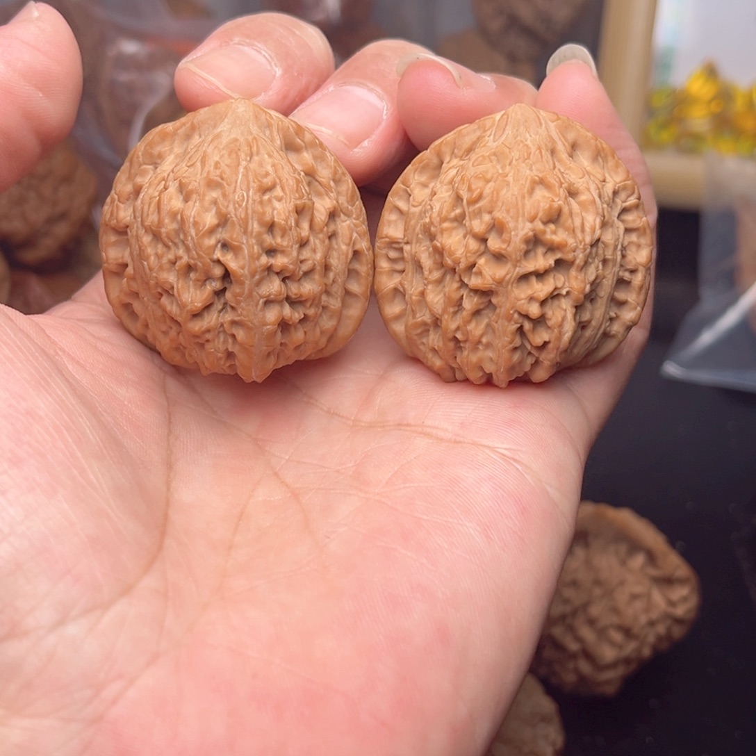 文玩核桃把件40绣球