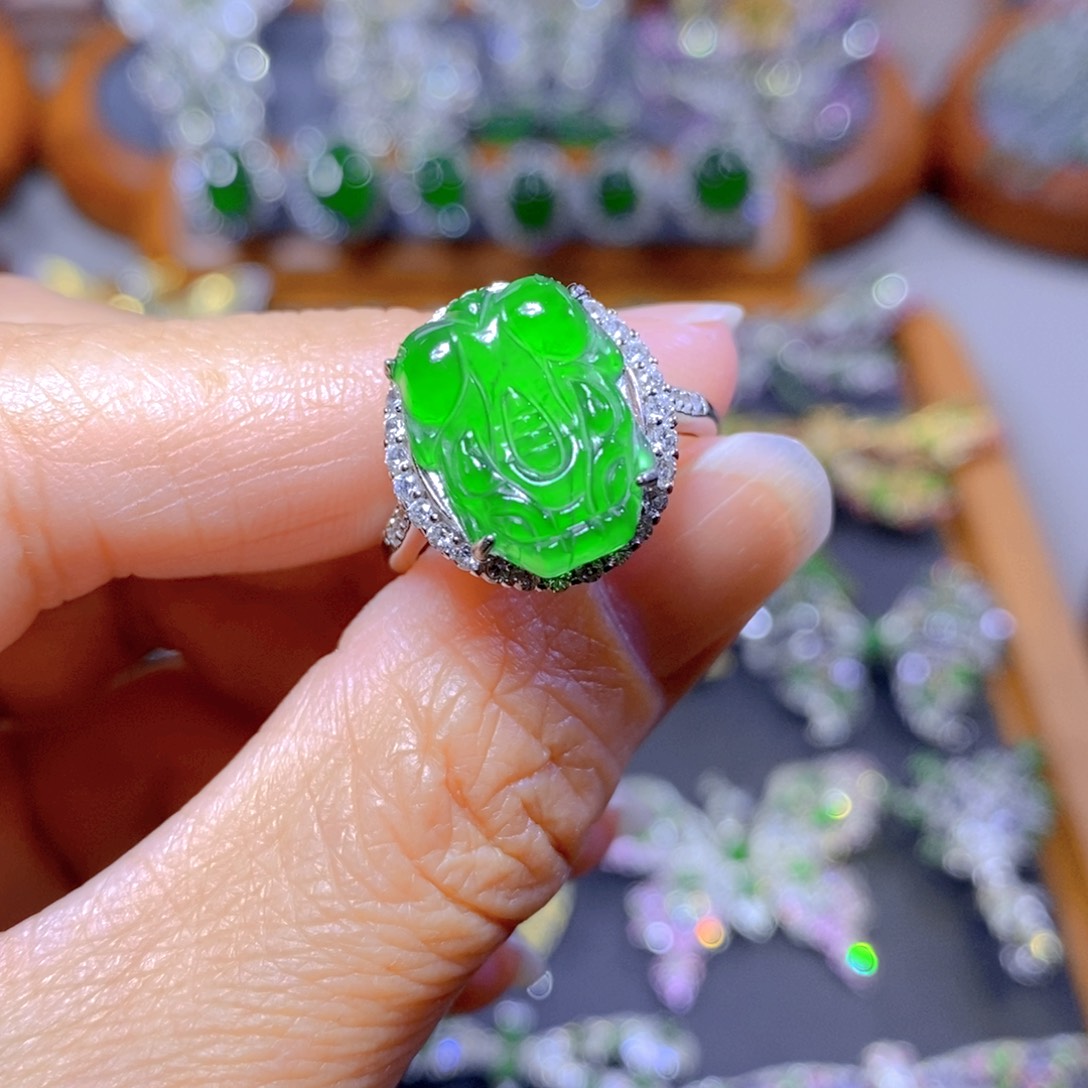 翡翠颈饰银S925镶嵌天然翡翠