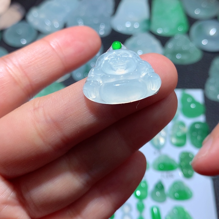 翡翠颈饰未镶嵌天然翡翠佛公