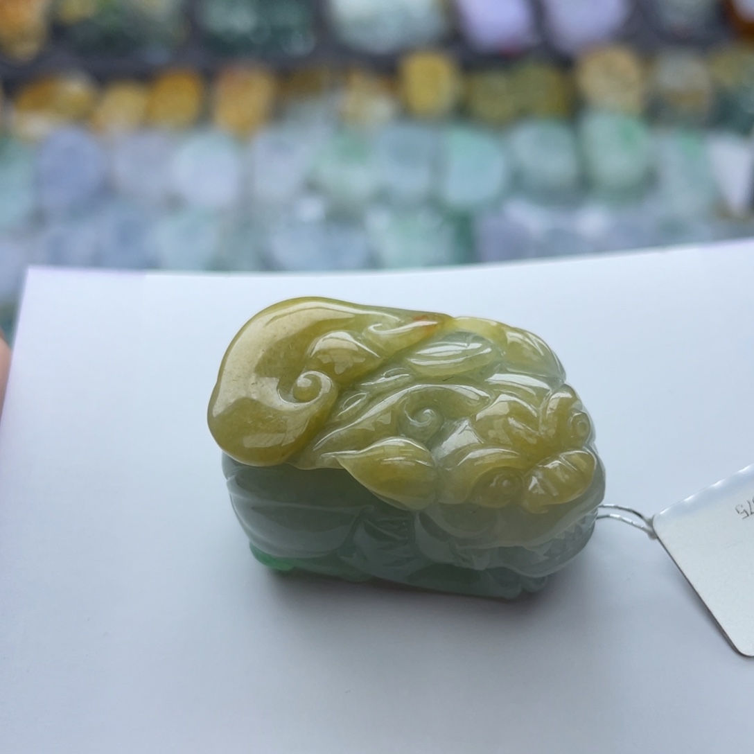 翡翠颈饰未镶嵌貔貅