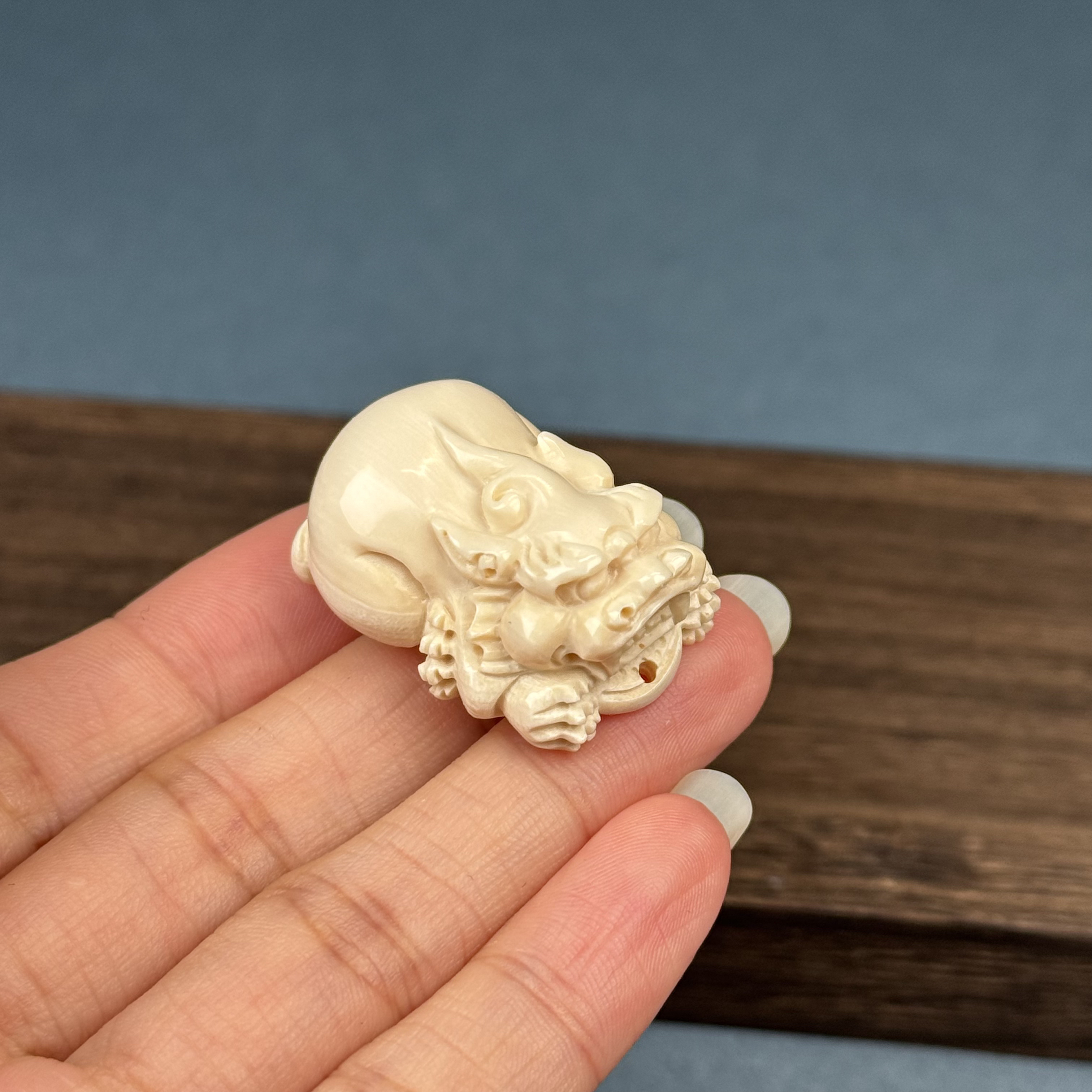 H28-47天然猛犸牙 雕刻貔貅23.5*31*15.5mm支持复检假一罚十