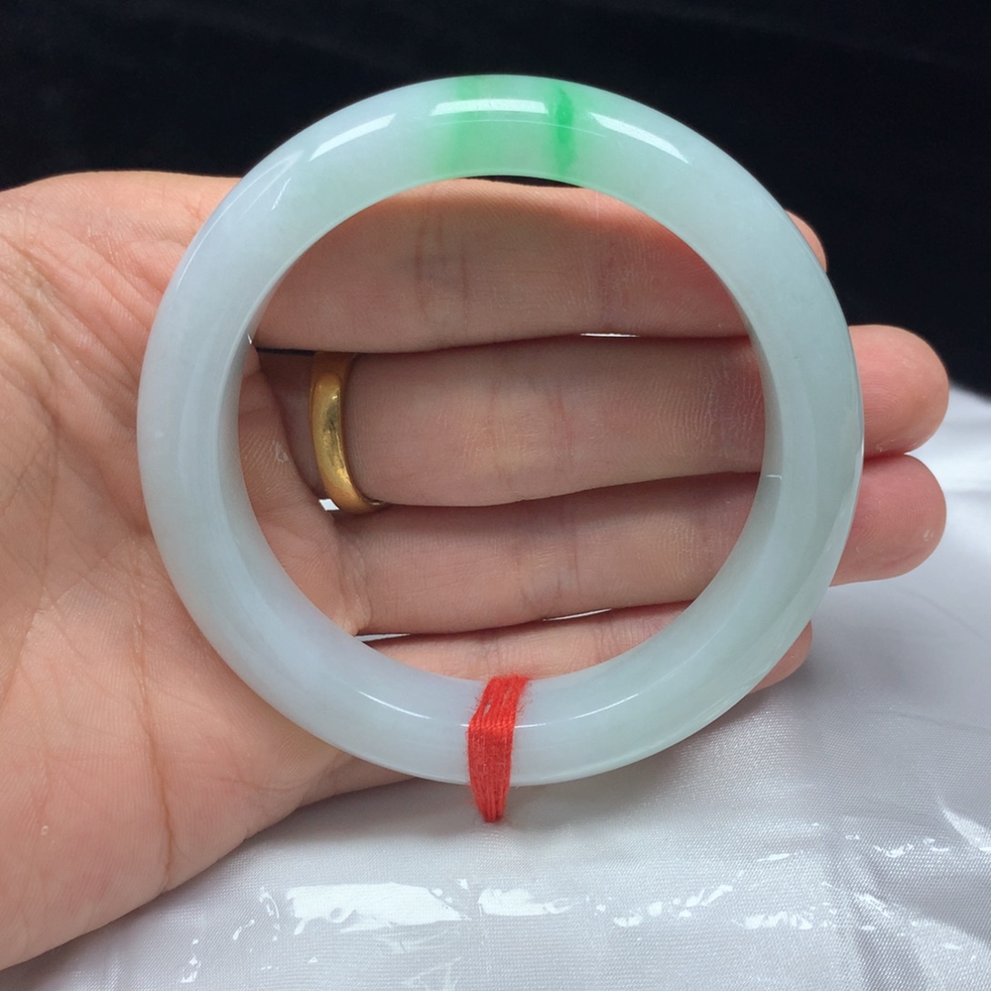 翡翠手镯（圆镯）未镶嵌54.7