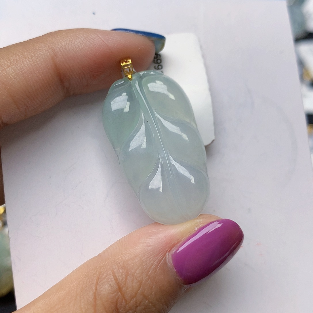 翡翠18K金镶嵌颈饰天然缅甸