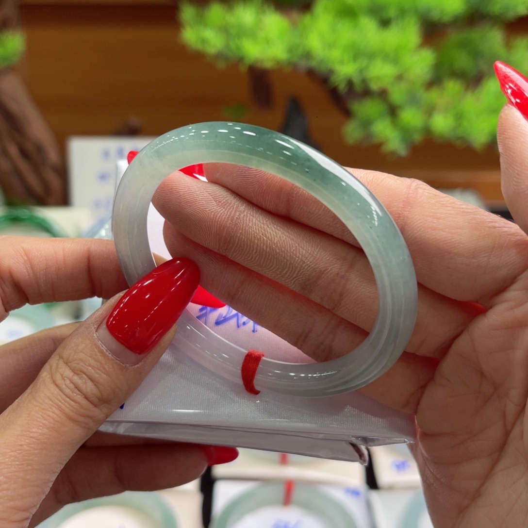 翡翠未镶嵌手镯（贵妃镯）缅甸