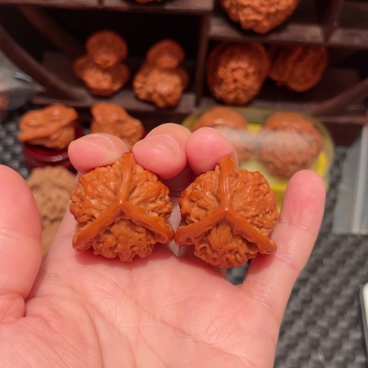 文玩核桃把件三棱