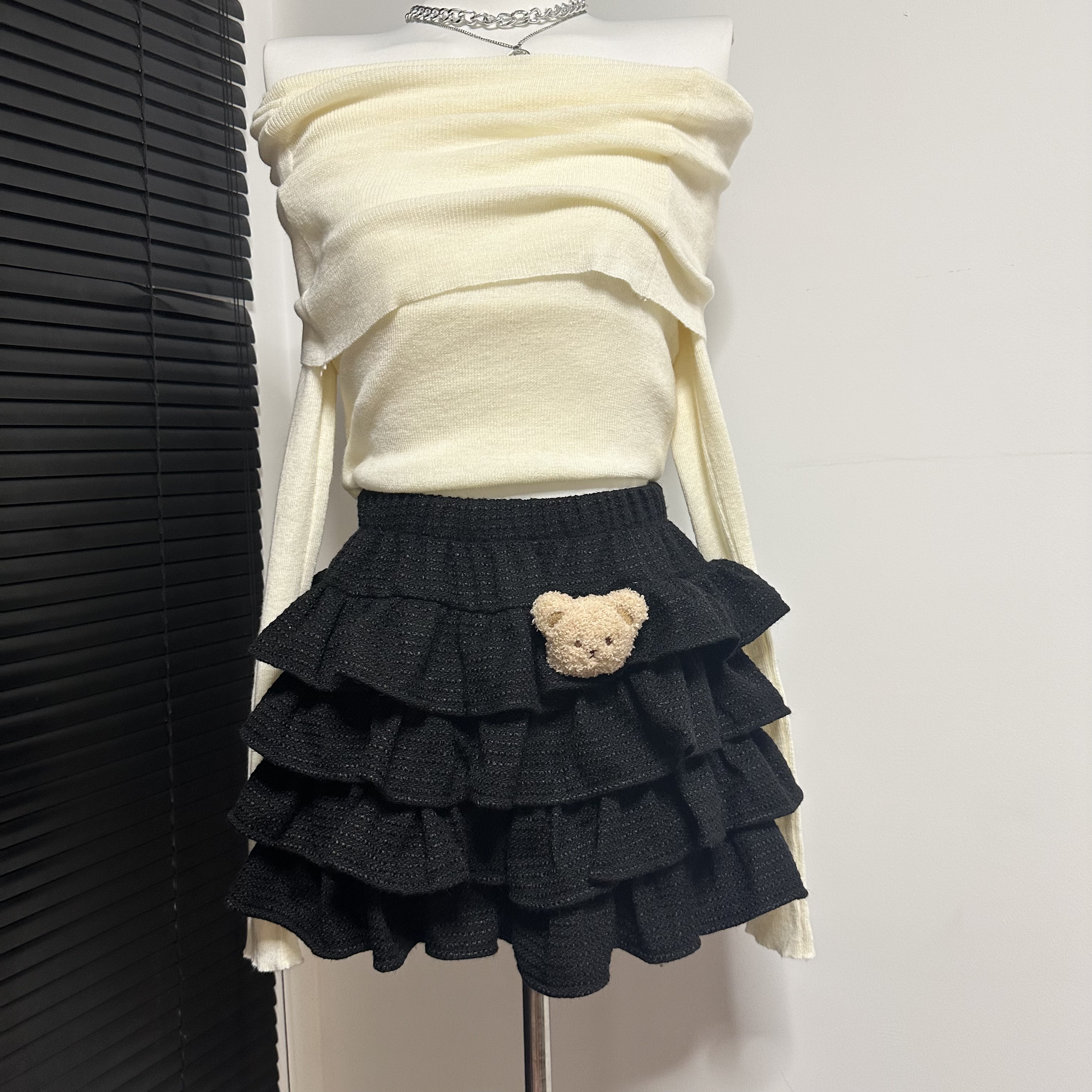 WM家小熊短裙子黑色春秋款