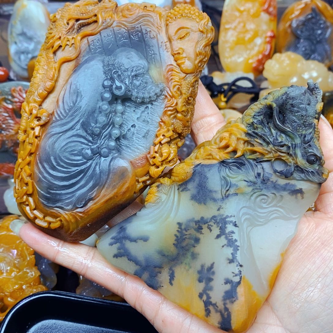 未镶嵌石英质玉（黄龙玉）颈饰