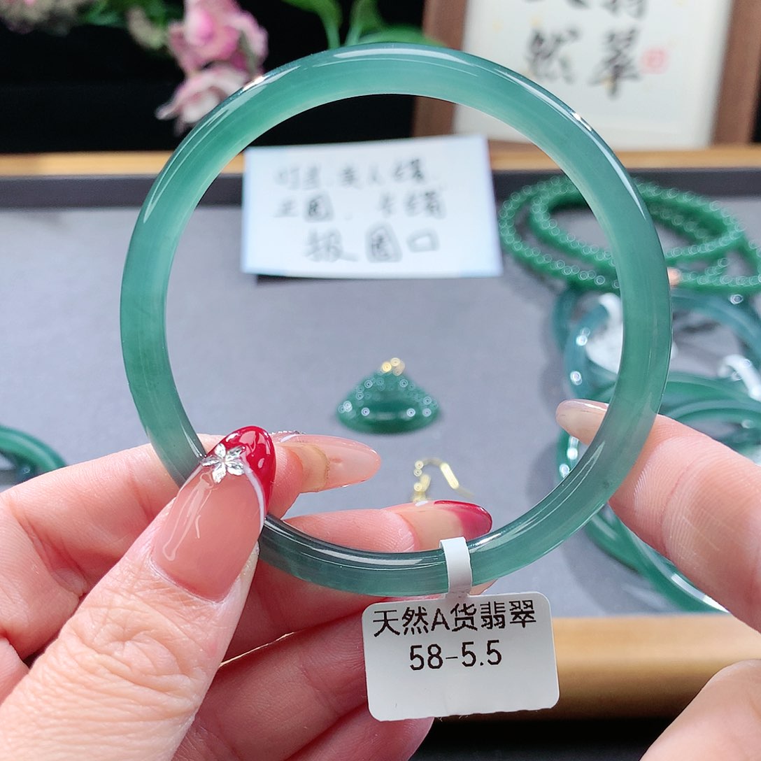 翡翠手镯（圆镯）未镶嵌