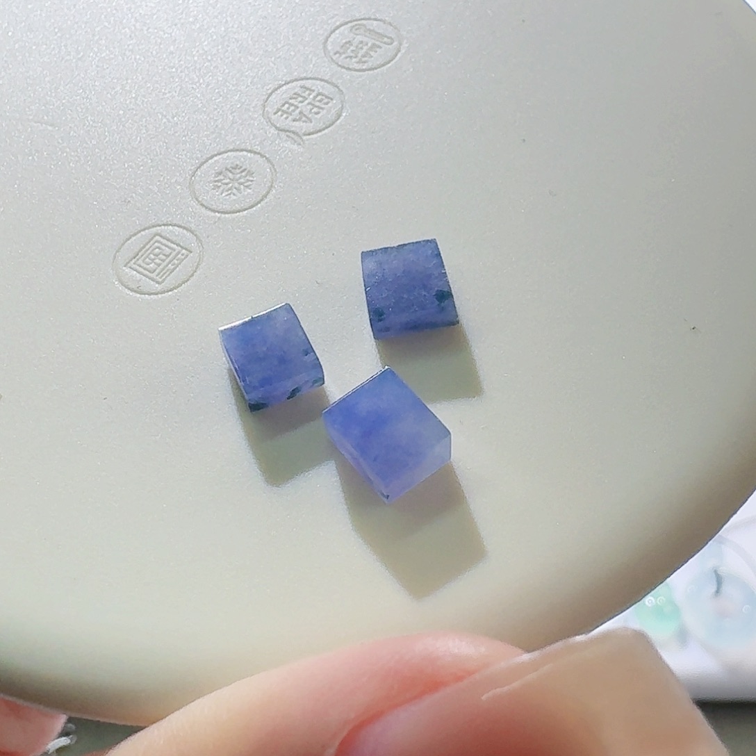 翡翠颈饰未镶嵌随形