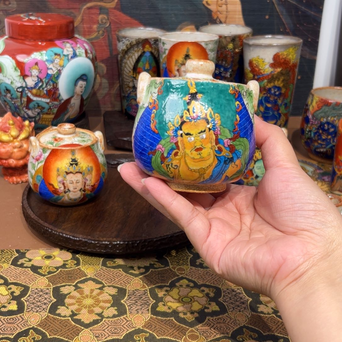 手工手绘黄财财宝瓶