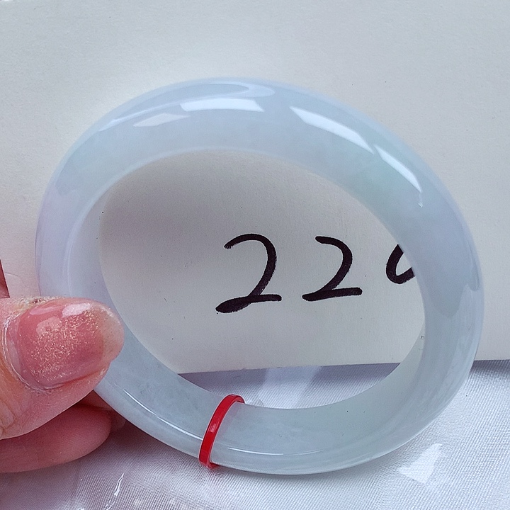 翡翠手镯未镶嵌翡翠