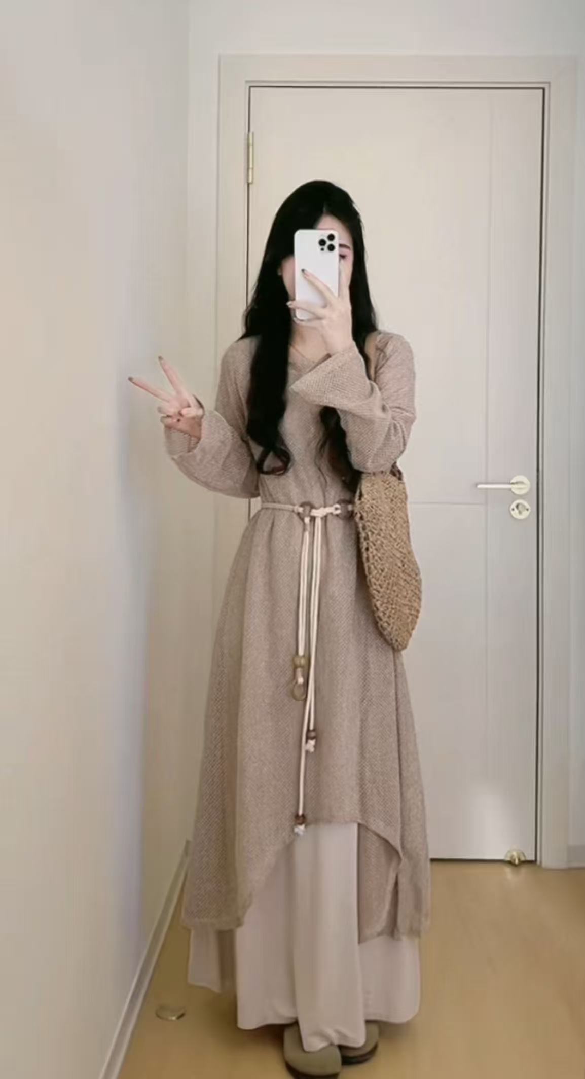 AN.XIN【杏雨辞枝】秋日慵懒叠穿两件套吊带裙+镂空中长款长袖裙779