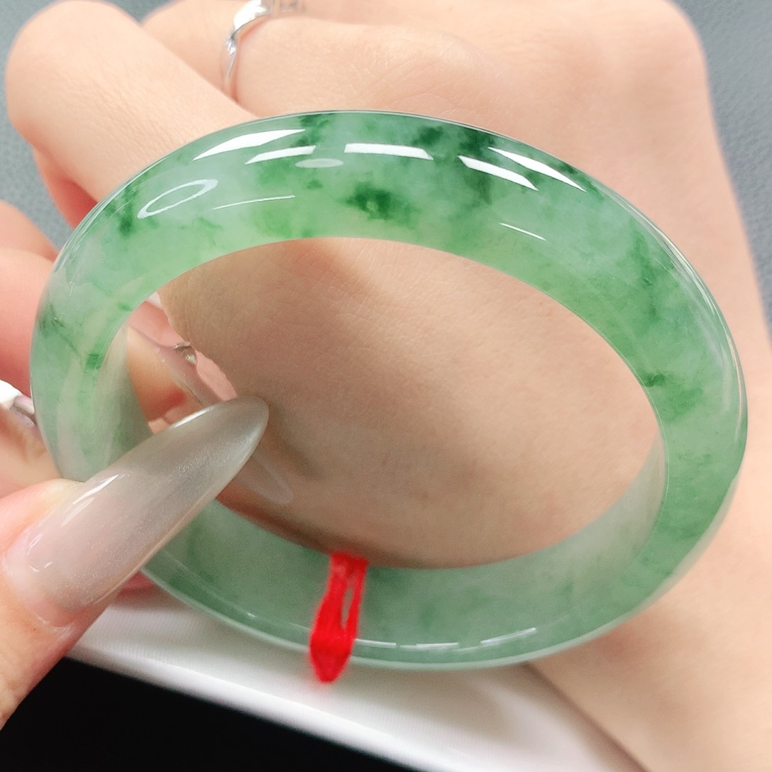 翡翠手镯未镶嵌56圈