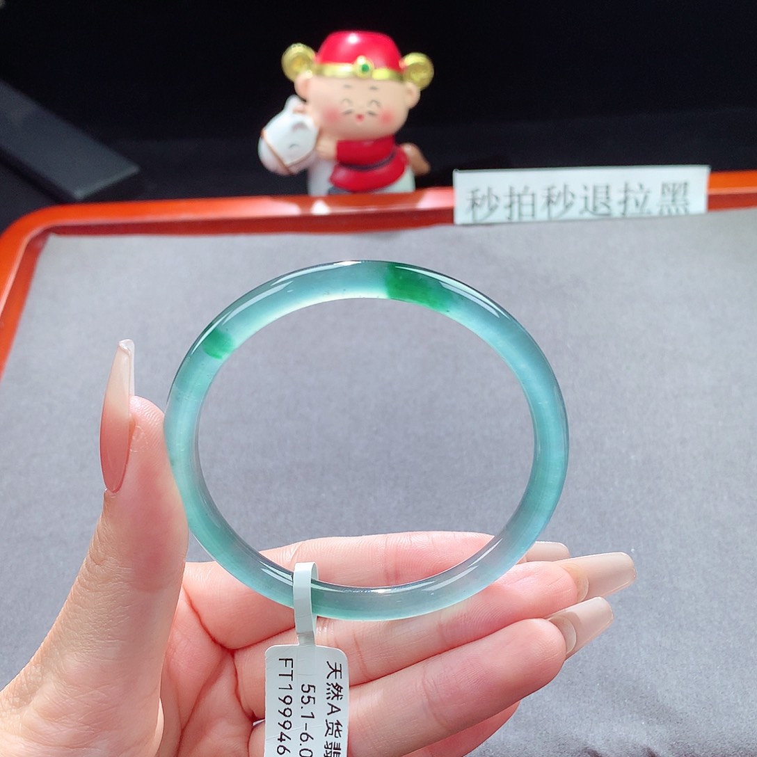 翡翠手镯未镶嵌天然