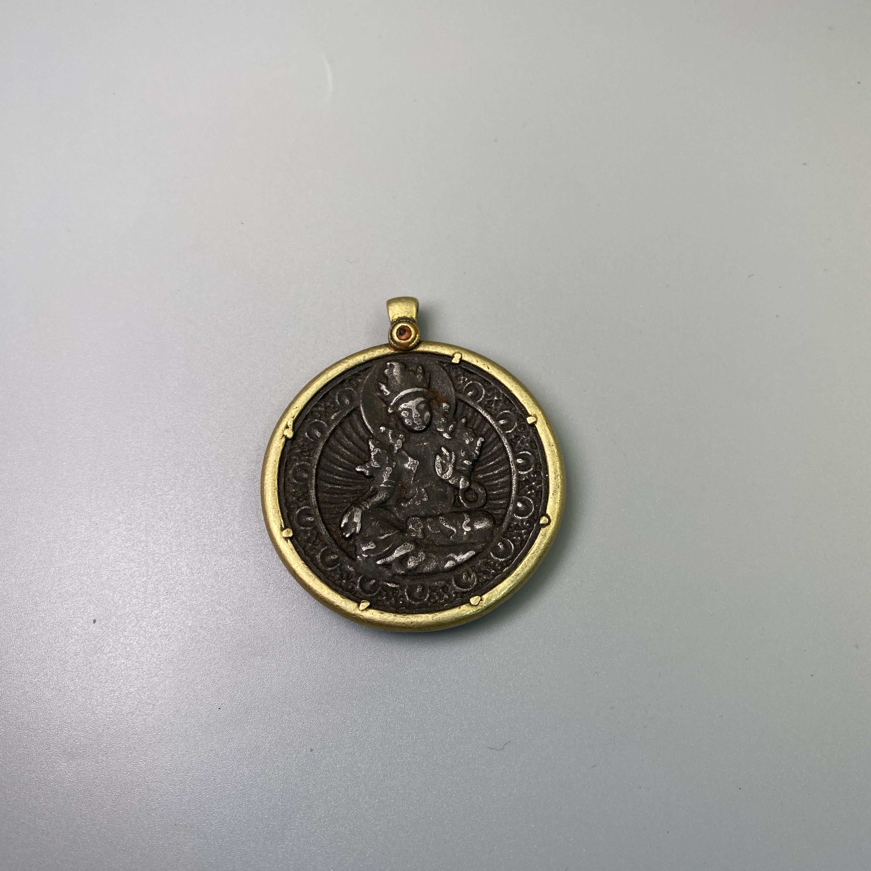 民国至早期含铁质绿度母造像新配铜包边挂件益合/2501-209