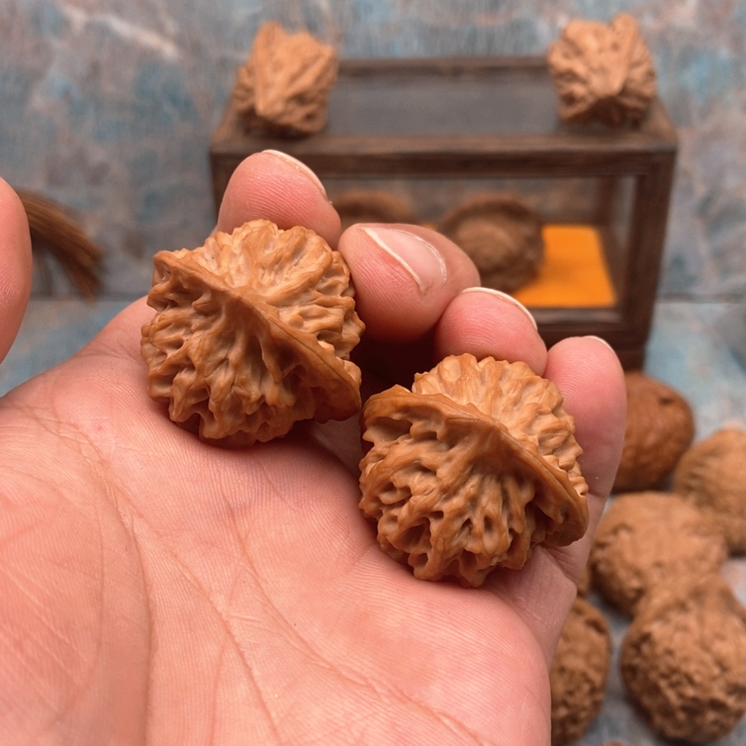 T***恒吊坠文玩核桃秦闷