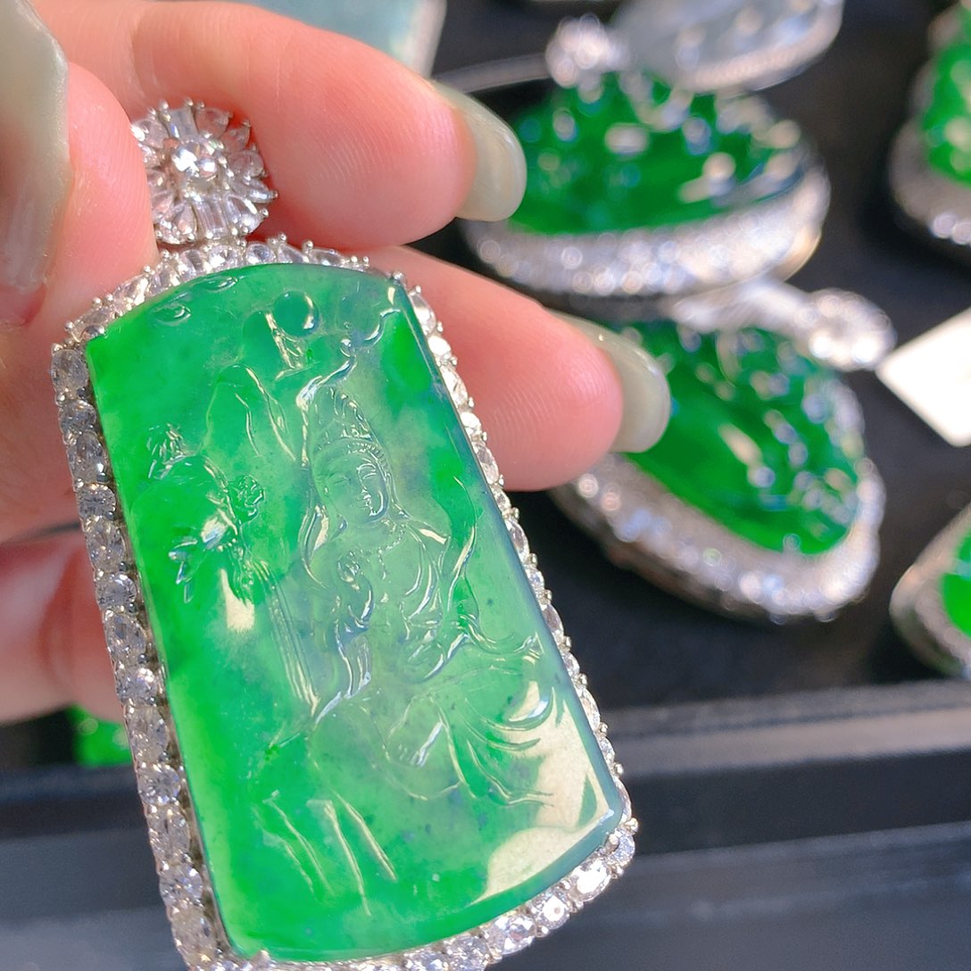 翡翠颈饰银S925镶嵌翡翠