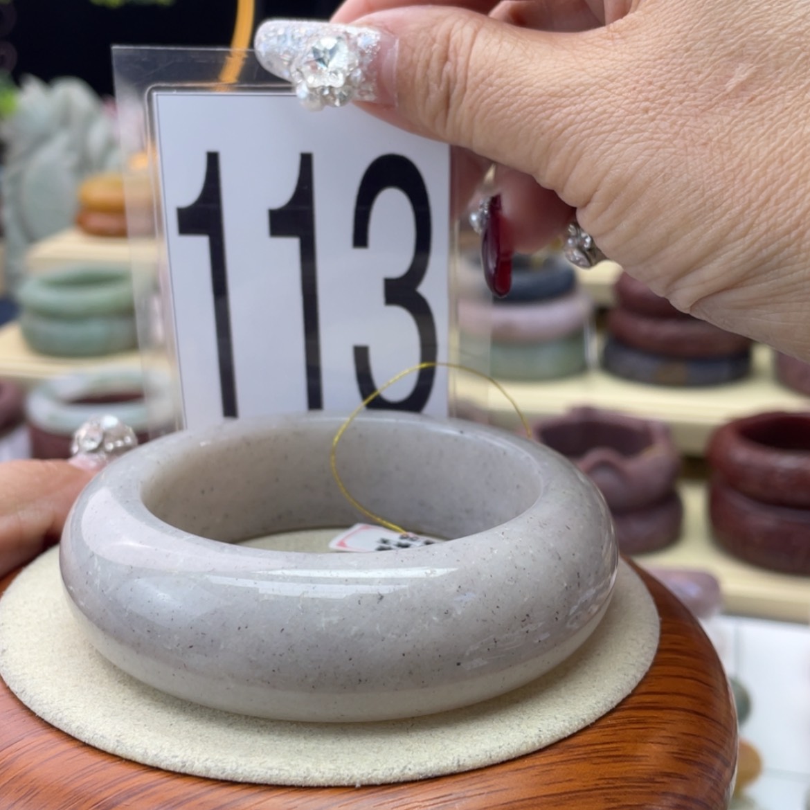 【闪购商品】石英质玉手镯未镶嵌